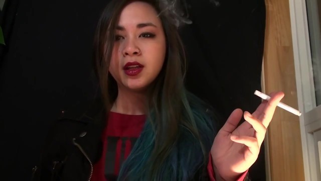 Smoking Fetish Girl Ashes on you - MissDeeNicotine