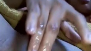 Horny Sri Lankan Girl Fingering Her Wet Pussy Hard